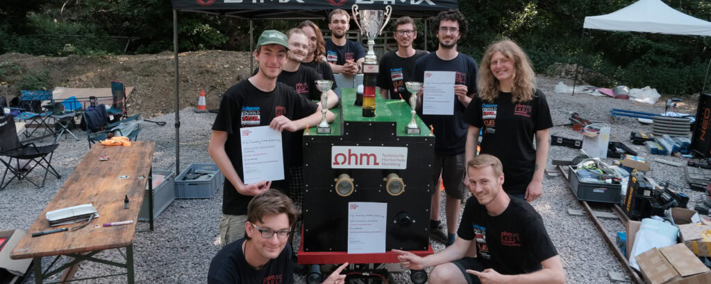 Team Eagle mit selbstentwickelter Lokomotive bei der Railway-Challenge